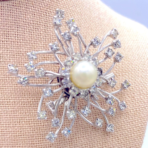 Vintage Kramer Of New York Starburst Clear Rhinestones With Pearl Center Brooch - Picture 1 of 8